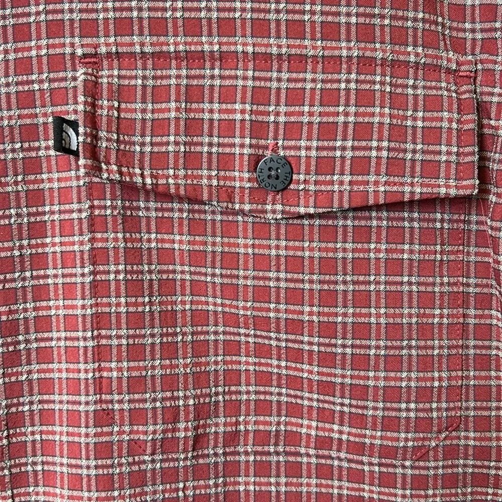 The North Face Red Plaid Button‎ Down Shirt Textured Outdoors Gorpcore M